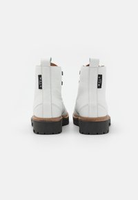 Walk London LUCINDA HIKER  - Botins de atacadores - white tumbled
