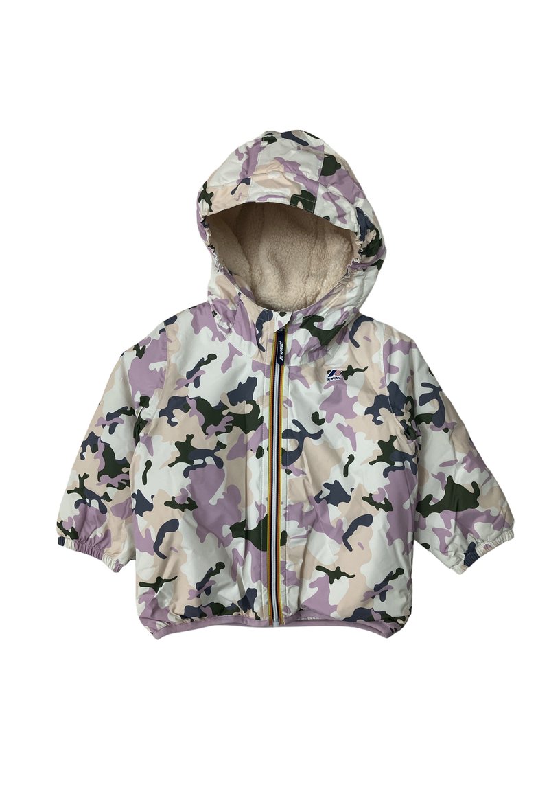 Giacca mimetica con motivi rosa, verde e crema. Presenta un cappuccio, polsini elastici e un interno morbido foderato in pile con zip frontale.