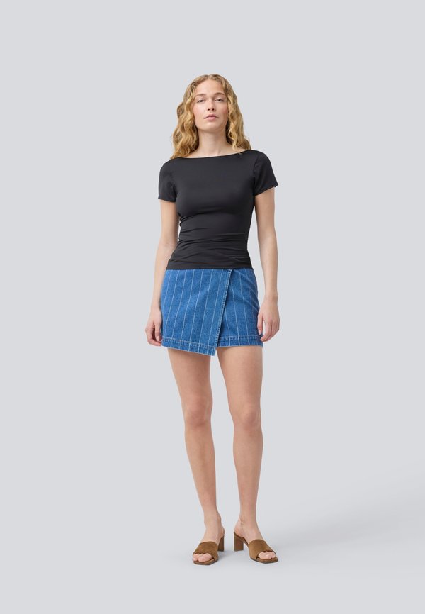 HIMA - Basic T-shirt3