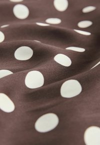 Next REGULAR FIT - GLOSSY  POLKA DOT HALTER - Bluse - brown