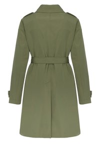 Olijfgroene jas met een ceintuur op de taille, een getailleerd ontwerp, lange mouwen en schouderepauletten. Heeft een achterste vent voor gemakkelijke beweging.