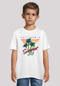 White cotton t-shirt featuring a colorful, retro design with palm trees, “California,” and “Summer days” text in red and green.