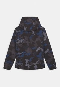 Hoodad jacka med ett camouflage-mönster i mörkblå, svart och grå nyanser. Tillverkad av strukturväv med långa ärmar.