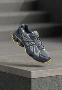 Unselected, gravel/carbon