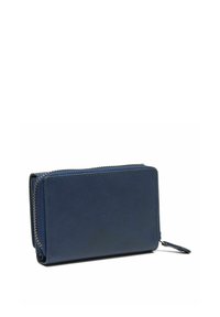 Portafoglio in pelle blu navy con finitura testurizzata, chiusura con cerniera e piccolo nastro di apertura. Design rettangolare compatto con cuciture visibili.