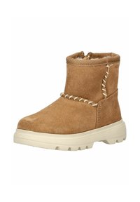 Bottines en daim marron avec semelle en caoutchouc blanche. Présentent une couture décorative sur les côtés et un intérieur doux.