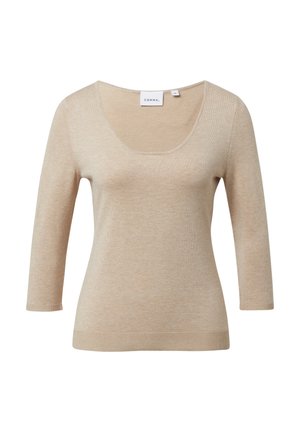 Beige lichtgewicht gebreide trui met een ronde hals en driekwartmouwen, voorzien van een geribbelde zoom en een gladde textuur.