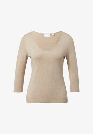 Beige lichtgewicht gebreide trui met een ronde hals en driekwartmouwen, voorzien van een geribbelde zoom en een gladde textuur.
