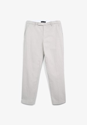 Hellgraue Hose mit feinen vertikalen Streifen, flachem Vorderteil, Gürtelschlaufen und Seitentaschen. Hergestellt aus einem Stoff mit glatter Textur.