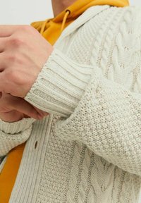 Jack & Jones CRAIG SHAWL NECK - Jopica - white melange