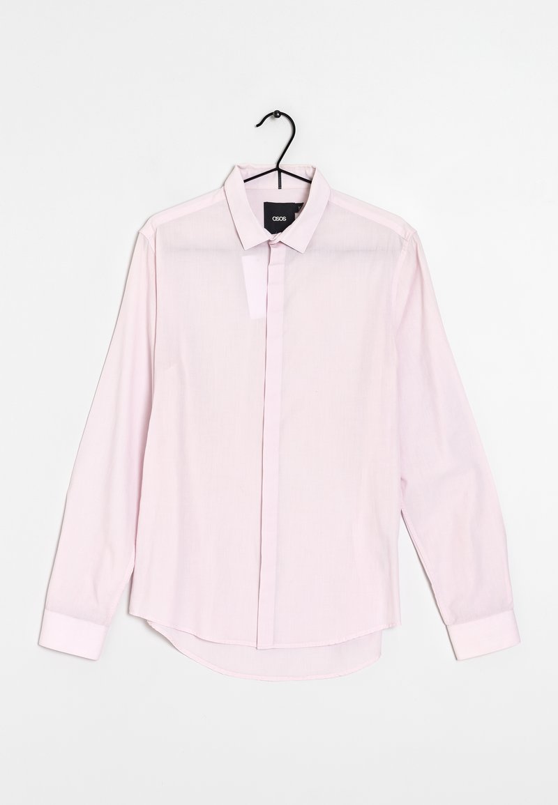 Camicia rosa chiaro a maniche lunghe con colletto, orlo dritto e una texture di tessuto liscia, leggermente trasparente.