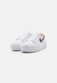 Jordan AIR JORDAN 1 ELEVATE - Tossud - white/bordeaux/white onyx