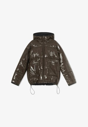 Tamsiai ruda blizgi pūkinė striukė su gaubtu, visa priekyje su užtrauktuku, dvi priekinės kišenės ir reguliuojamos raišteliai apačioje.