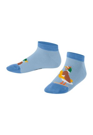 Hellblaue Baumwoll-Socken bis zum Knöchel mit einem Cartoon-Entenmotiv in Orange, Braun und Grün. Gerippter Bündchen; einfarbige blaue Zehen.
