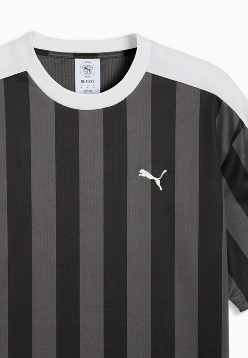 PUMA ESSENTIALS T7 RELAXED FUSSBALLTRIKOT - Print T-shirt - black — photo 6