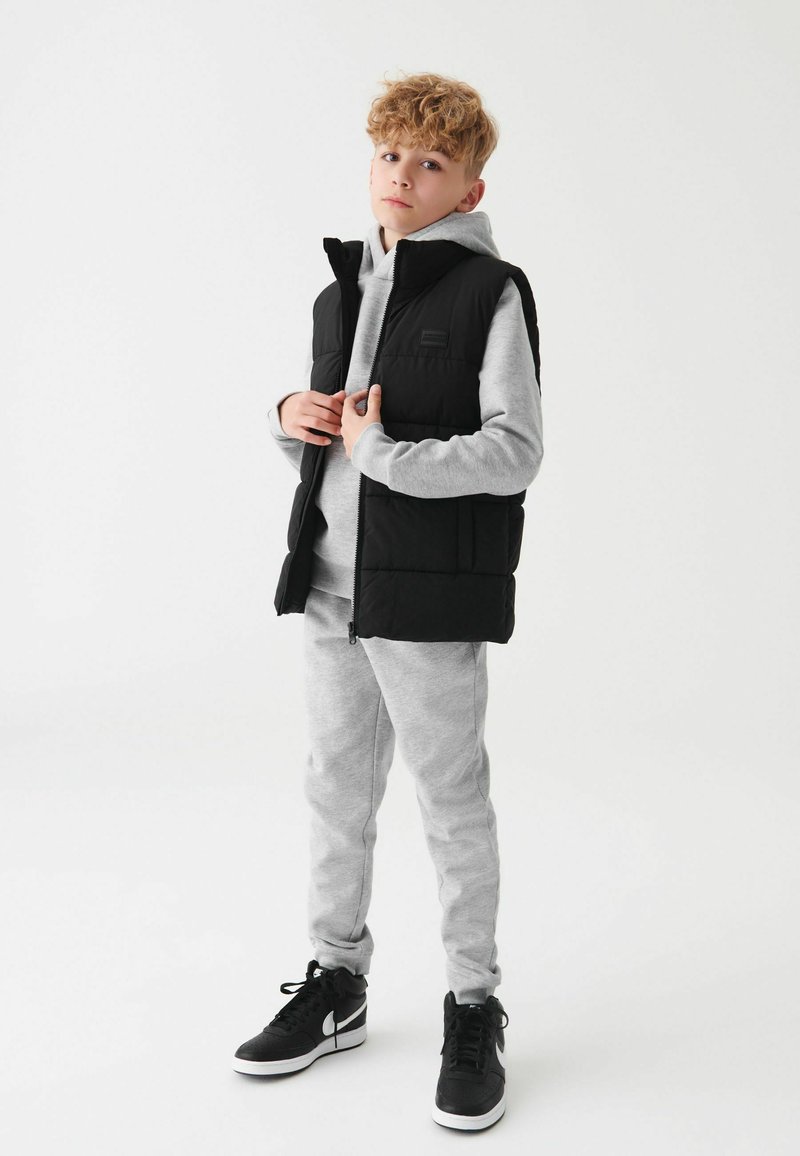 Next - PADDED PUFFER - Weste - black, Vergrößern