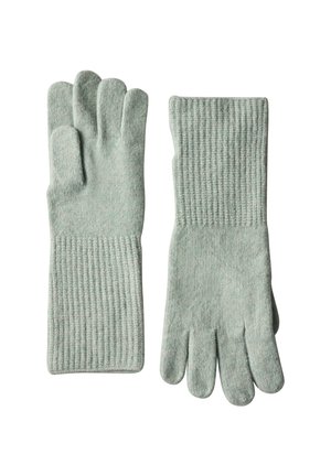 Paire de gants en laine tricotée gris clair avec poignets côtelés, posés à plat avec les doigts étendus, isolés sur fond blanc.