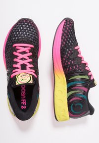 ASICS Scarpe da corsa su strada - black