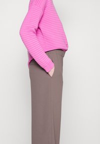 Selected SLFTINNI RELAXED WIDE PANT - Παντελόνι - morel