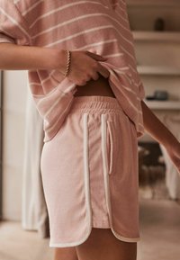 Next REGULAR FIT - Šorti - pink