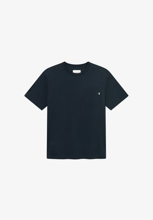 Camiseta de algodón de manga corta en azul marino con cuello redondo y un pequeño bolsillo en el lado izquierdo del pecho.