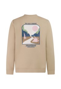 Beige Sweatshirt mit rundem Ausschnitt, auf der Rückseite mit einer grafischen Landschaftsillustration und dem Text "TO GET THERE PROTEST SPORTSWEAR".