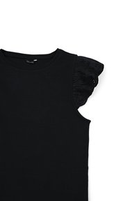 Top senza maniche nero con corpo morbido e aderente e dettaglio a spalline volanate nere a fantasia. Tessuto a coste per il corpo principale, finitura liscia.