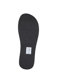 Plantare di scarpa nera con un motivo a onde testurizzate e logo Puma. Presenta un'etichetta con le istruzioni per la cura al centro. Materiale durevole.