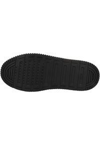 Suola di scarpa in gomma nera con scanalature orizzontali, impugnatura circolare laterale e fori di ventilazione. Motivo spesso e testurizzato per trazione e supporto.