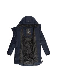 Tumši zils pūkains virsjaka ar rāvējslēdzēju un spraudņa aizdari, kapuci ar mākslīgās kažokādas odziņu, gludu melnu iekšpusi un elastīgiem aproču galiem, piemērots aukstam laikam.