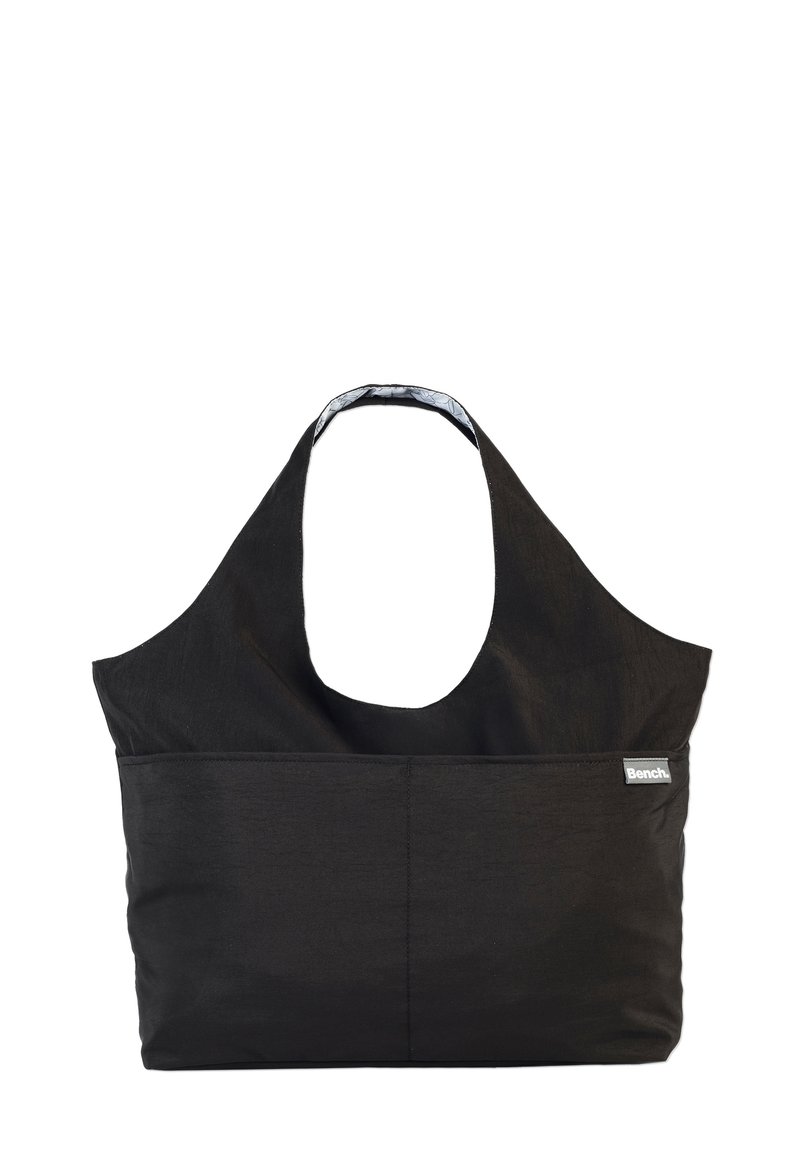 Schwarze Stofftasche mit einem breiten Schultergurt, ausgestattet mit einer Vordertasche und einem gemusterten Innenfutter. Die Tasche hat ein einfaches, unstrukturierte Design.