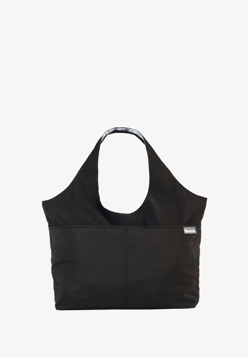 Schwarze Stofftasche mit einem breiten Schultergurt, ausgestattet mit einer Vordertasche und einem gemusterten Innenfutter. Die Tasche hat ein einfaches, unstrukturierte Design.