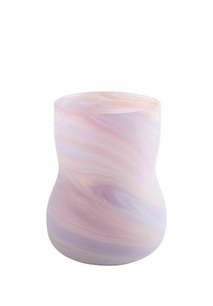 Transluzente wellenförmige Glasvase mit einem pastellfarbenen Wirbelmuster in Pink-, Lavendel- und Weißtönen auf weißem Hintergrund.
