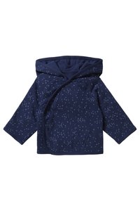 Marineblå fleece-hoodie med indpakningsdesign, med et mønstret tekstur af små lyseblå former, fast hood og frontknaplukninger.