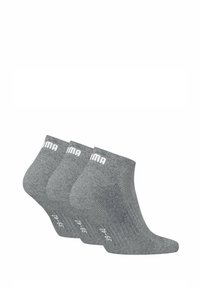 Graue Knöchelsocken im Dreierpack, mit gerippter Textur, verstärkten Fersen und einem weißen Logo am Bund.