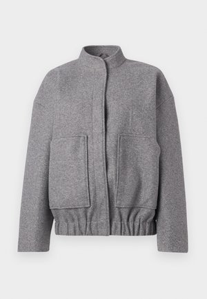 Grijze wolmix jas met een staande kraag, lage schouders, twee voorzakken en een gerimpelde taille voor een ontspannen pasvorm.