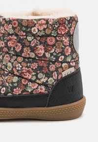 Wheat DELANEY jasnoróżowy