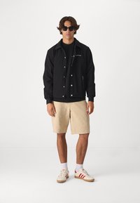 HUF ENLIGHTENMENT WORK UNISEX - Kratke hlače - khaki
