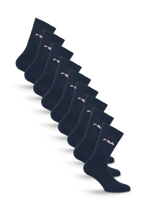 Ti par sorte crew sokker med lille hvidt og rødt logo på siden, arrangeret i en diagonal linje.