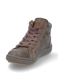 Zapato alto de cuero marrón con acentos grises, puntera redonda y cordones al frente. Presenta una lengüeta texturizada y un cierrem lateral para facilitar su uso.