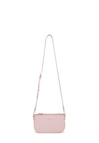 Borsa a tracolla rosa chiaro realizzata in pelle liscia, con chiusura a zip, tracolla regolabile e dettagli in hardware dorato sottile.