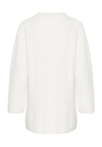 Pull blanc surdimensionné avec un tissu doux et texturé ; doté d'un large col et de manches longues, coupe droite en bas.