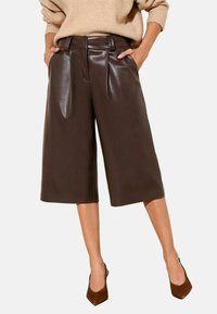 Rövidnadrágok - brown