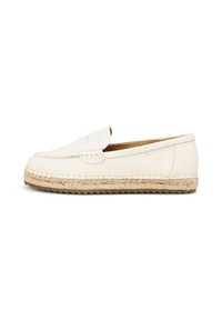 Białe skórzane buty typu slip-on z okrągłym noskiem i plecioną podeszwą z juty. Charakteryzują się przeszytym detalem i gładkim wykończeniem.