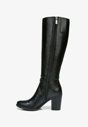 Schwarze kniehohe Stiefel aus glattem Leder, ausgestattet mit einem seitlichen Reißverschluss, einer quadratischen Zehenform und einem dicken Absatz. Minimalistisches Design ohne sichtbare Muster.