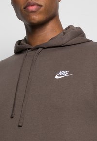Nike Sportswear SPORTSWEAR CLUB FLEECE - Sweatshirt com capuz - ironstone