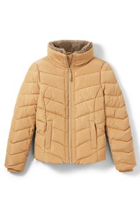 Veste matelassée marron clair avec fermeture éclair complète et col montant doublé en polaire marron douce, présentant un matelassage en chevrons et des poches latérales.