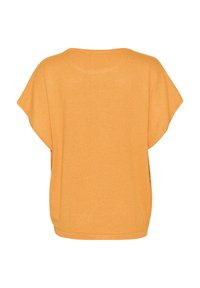 Oranžový krátky rukáv top s voľným strihom, okrúhlym výstrihom a hladkou textúrou. Žiadne výrazné vzory alebo kovové prvky nie sú viditeľné.
