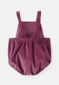 Burgundské zamatové overaly s elastickým pásom, nastaviteľnými ramennými popruhmi a zhlúčeným dizajnom pre pohodlie a štýl.