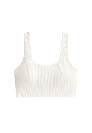 Bílý vroubkovaný crop top se čtvercovým výstřihem a širokými ramínky, vyrobený z texturované látky a s přiléhavým střihem.